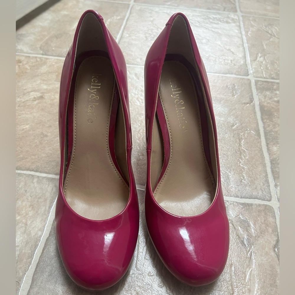 Kelly and Katie Magenta Pump Size 6 Like New